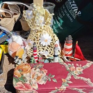 Party Seashell & Lighthouse Coastal Decor Set - Cream & Red